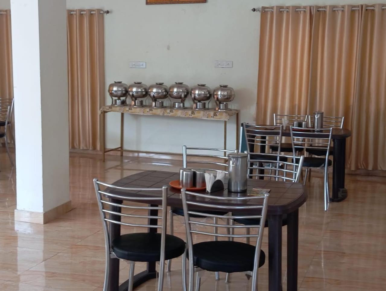 Blue Bell Homestay Lonavla Exterior foto
