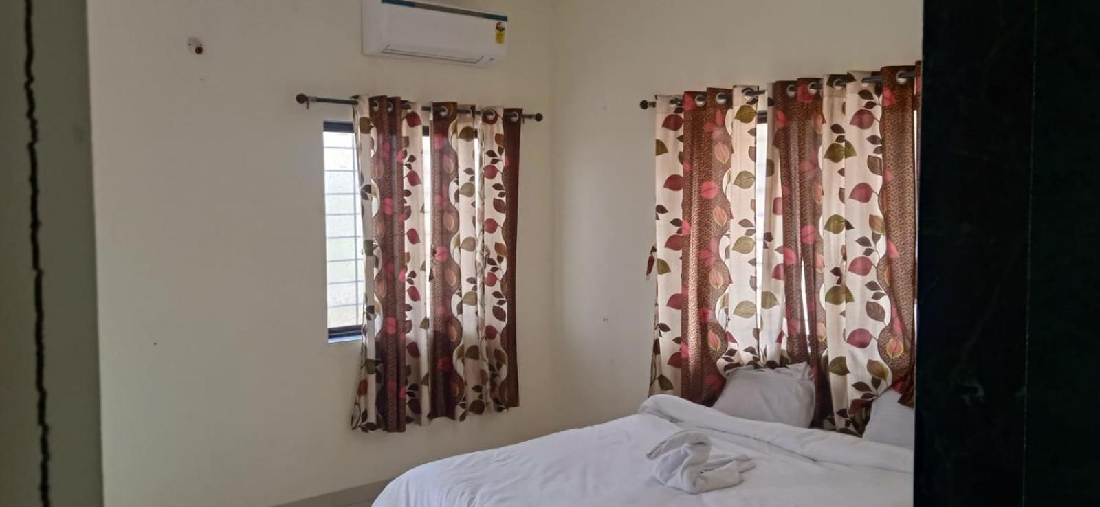 Blue Bell Homestay Lonavla Exterior foto