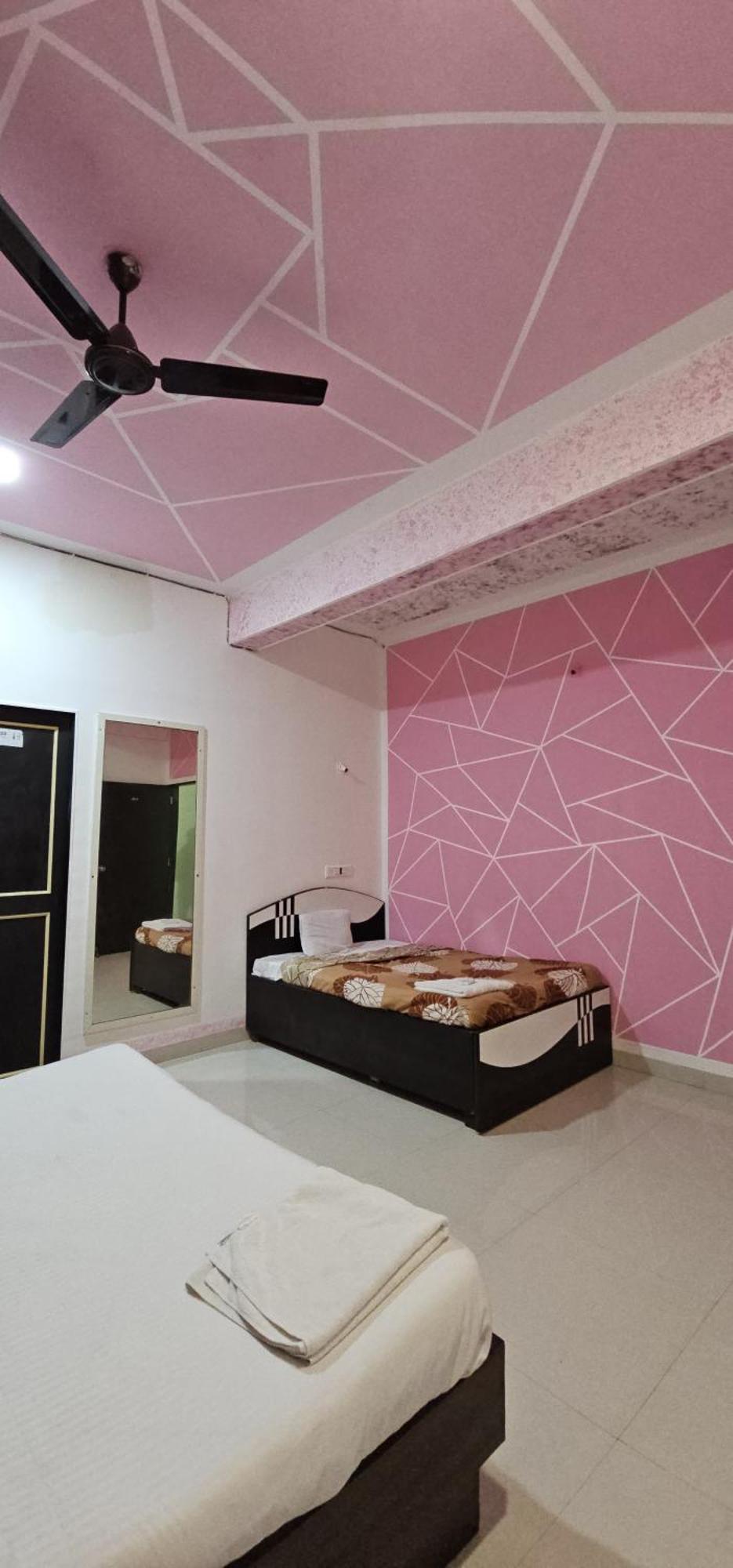 Blue Bell Homestay Lonavla Exterior foto